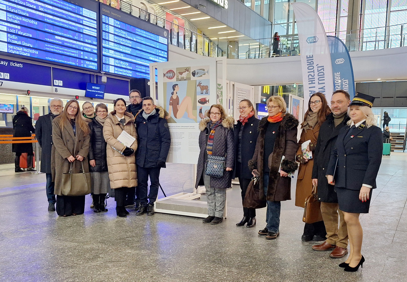 The exhibition “Sketching Antimicrobial Resistance” opens in Warszawa Centralna to raise public awareness through art